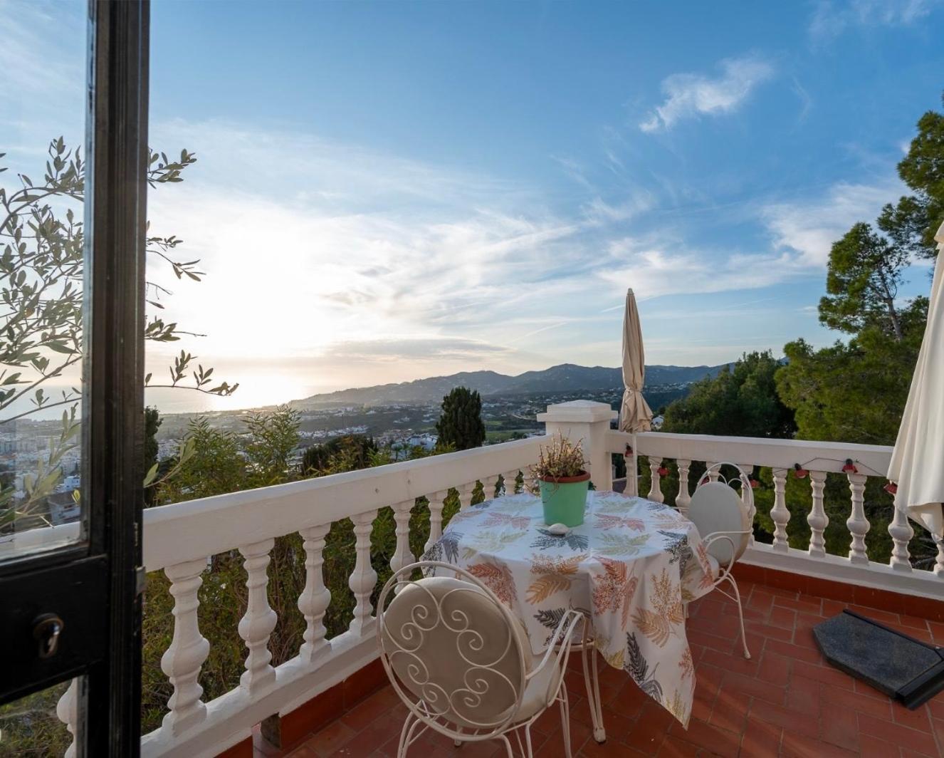 Precioso Apartamento Mandarinos Con Vistas Al Mar เนร์คา ภายนอก รูปภาพ